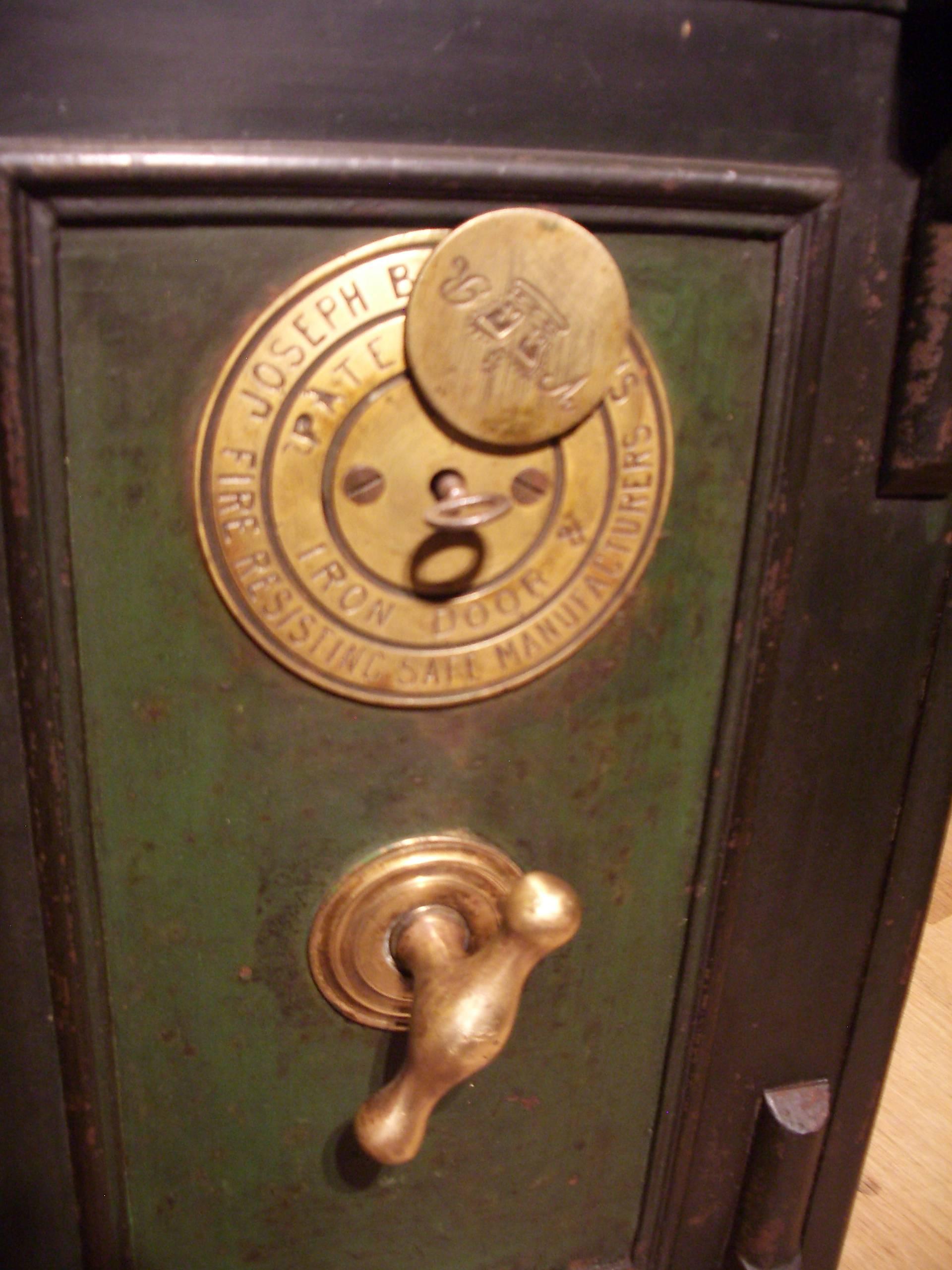 Beautiful antique safe from England in perfect and original condition. Nice compact model. In good working condition with key.

Origin: England.
Maker: Joseph Bates & Son.
Period: 1890-1900.

Size: W. 35cm, D.33cm, H. 51cm.