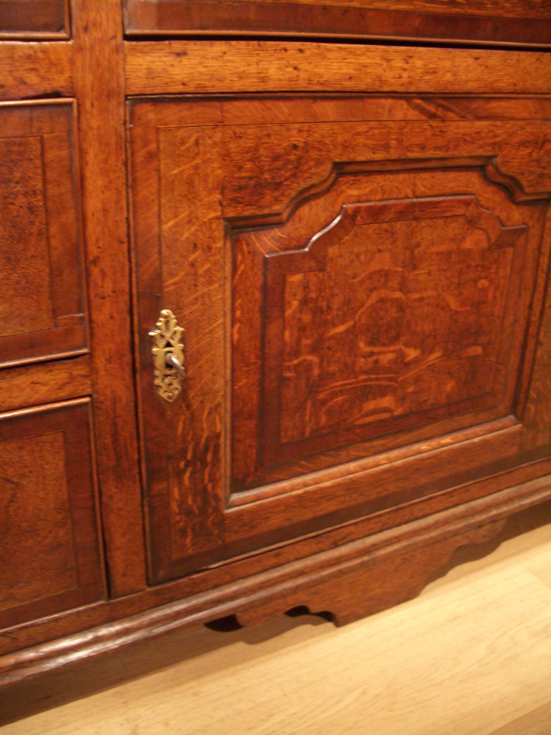 Superb 18th Century Oak Dresser 1