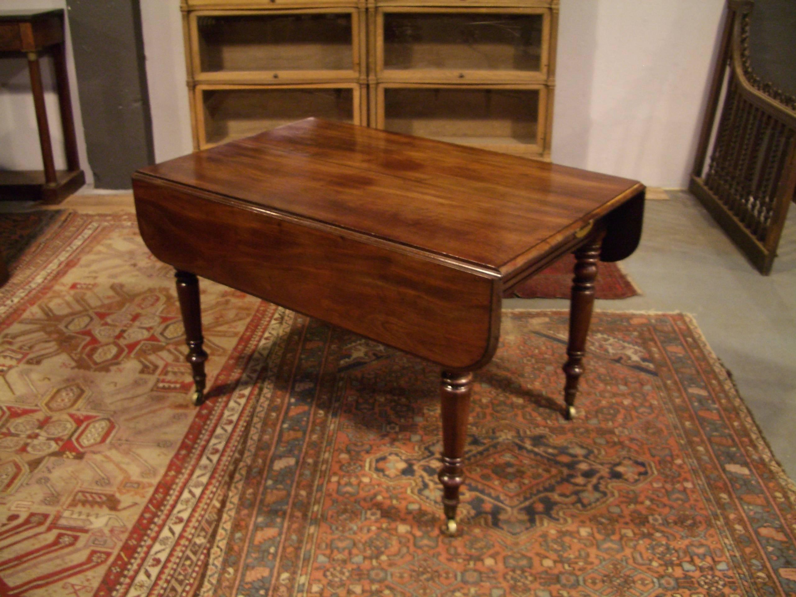 Early 19th Century Regency Cuba Mahogany Dining Table 4