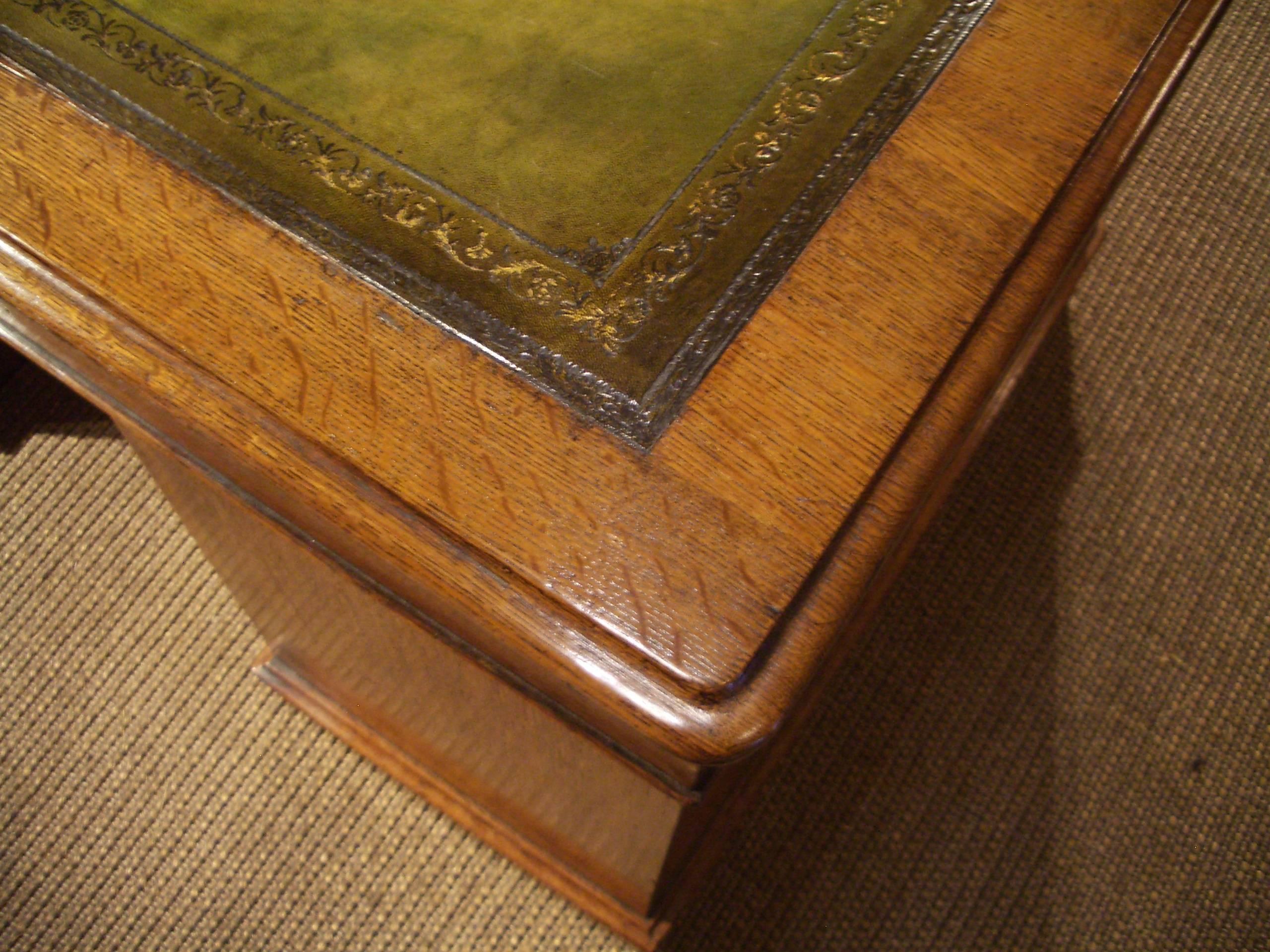 19th Century Early Victorian Oak Desk 2