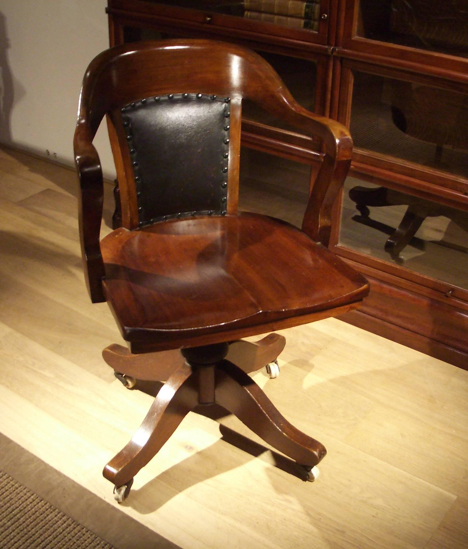 globe wernicke chair