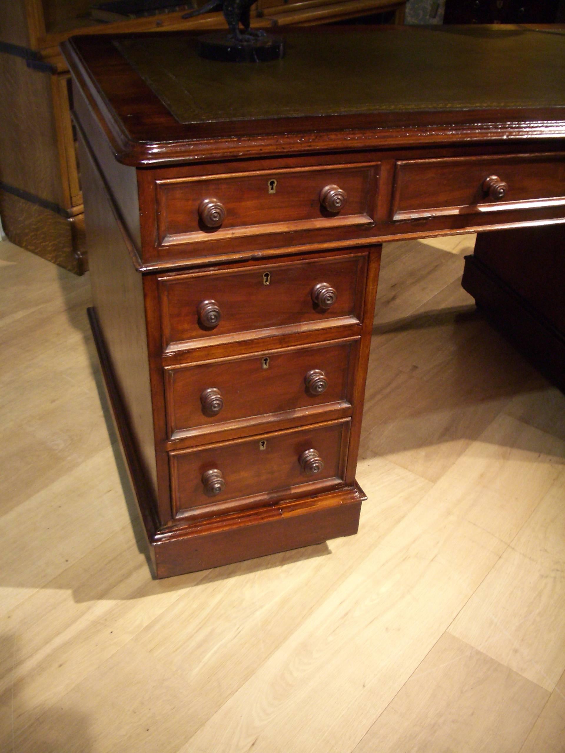 19th Century Mahogany Victorian Desk 4