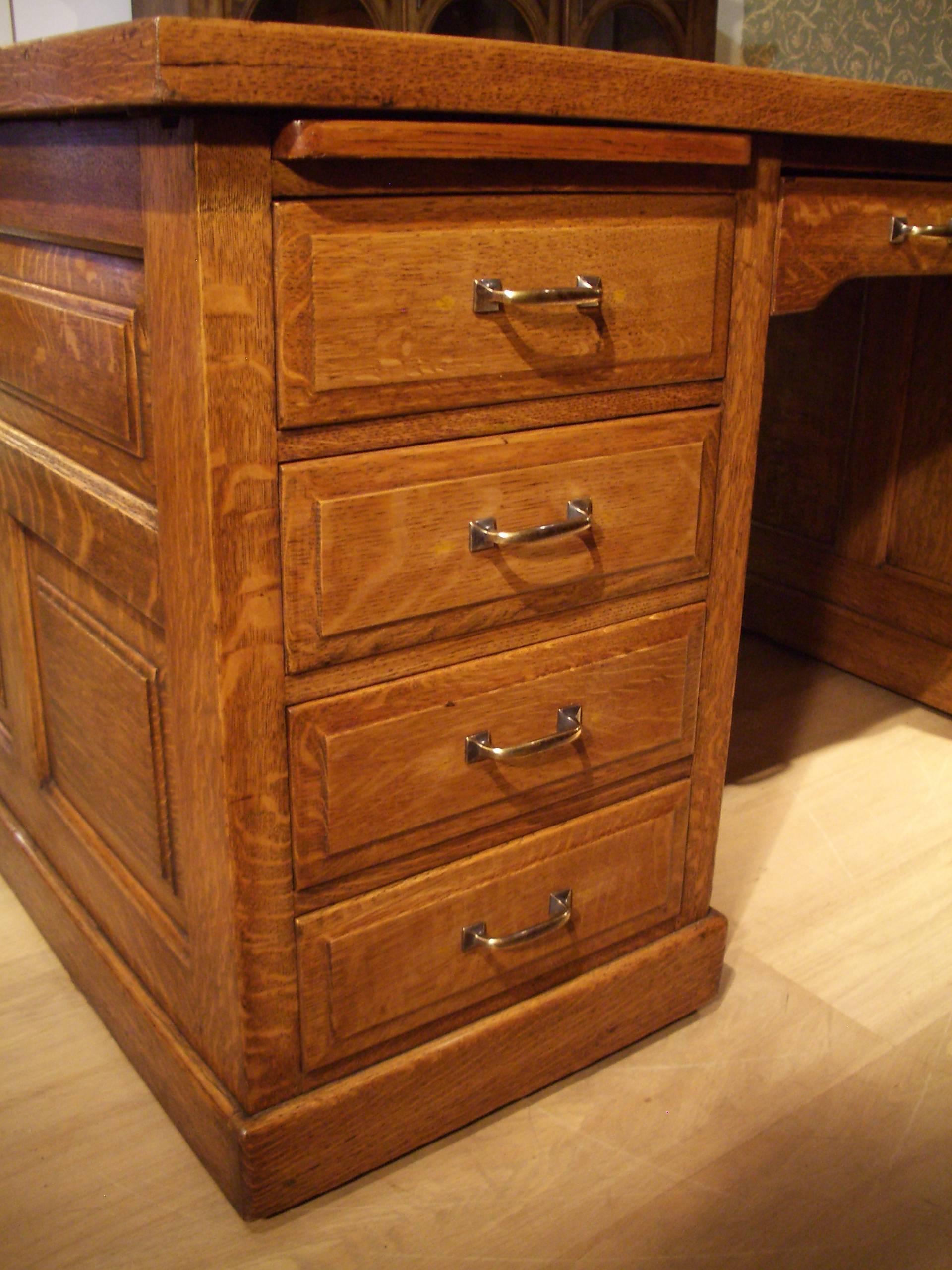 Early 20th Century Big Oak 18-Drawer Partners Desk in Perfect Condition