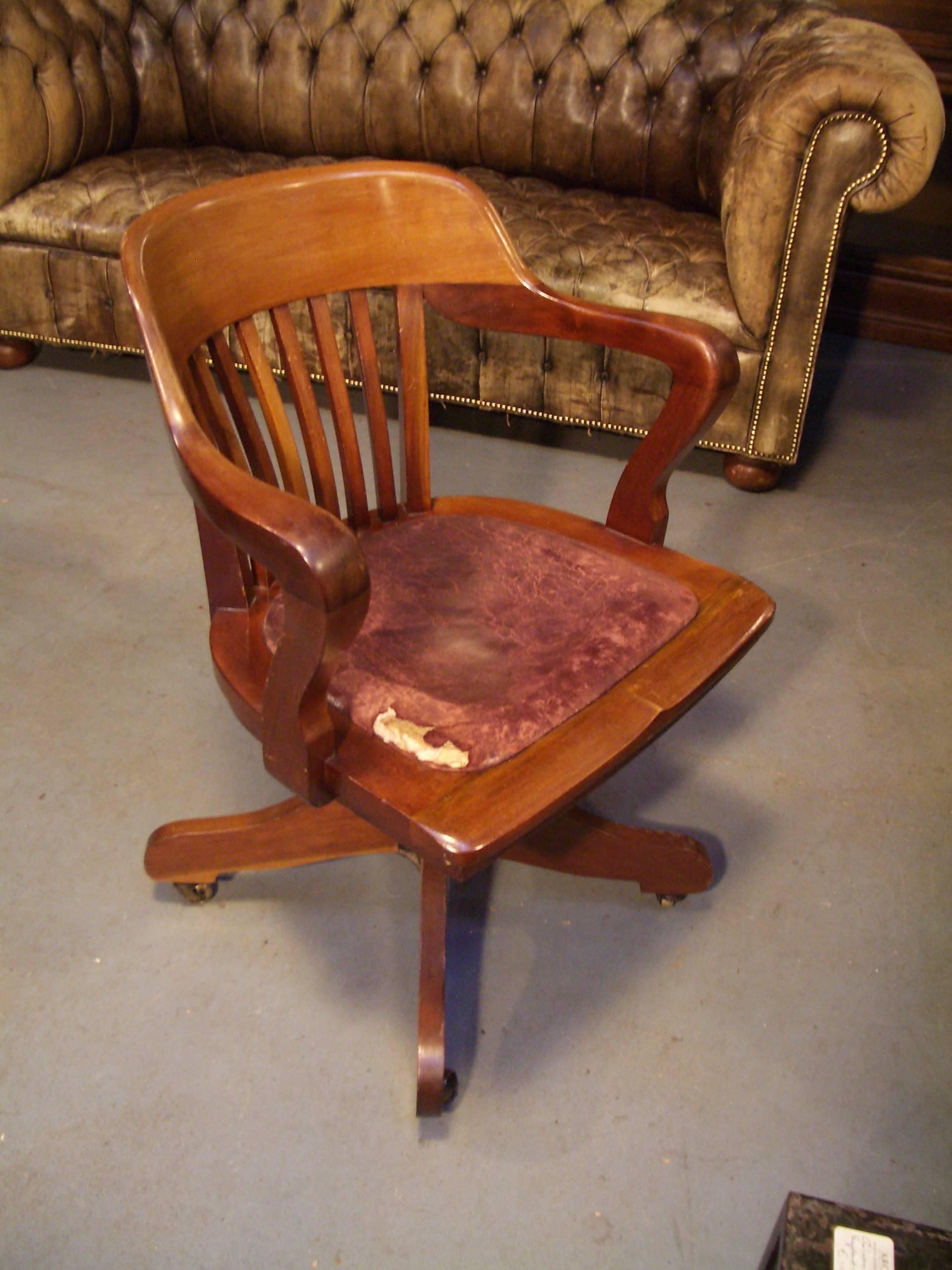 Beautiful Antique Mahogany Office Chair in Perfect Condition In Excellent Condition In Eindhoven, NL