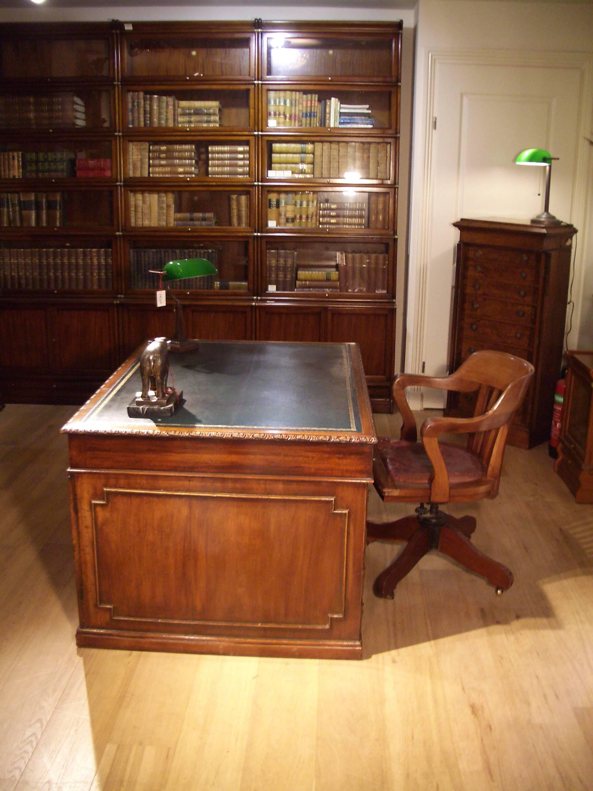 Original partner desk with beautiful character. Compact and very useful size.
The desk has a beautifully aged patina. One side has 11 drawers, the other side has three drawers and two cupboards.
Entirely made of massive mahogany. The total is in
