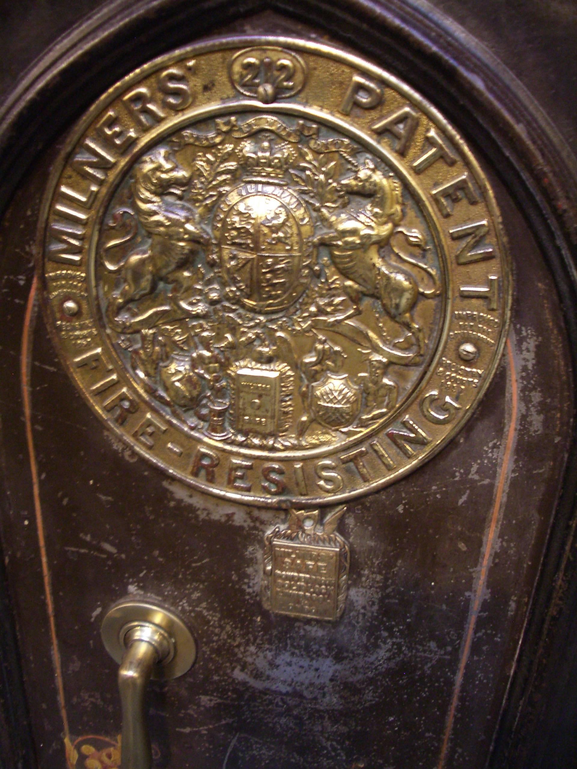 Beautiful antique English safe, completely in original and very good functioning condition. Beautiful lived character. This strongbox is manufactured by the company Milner from Liverpool & London. Inside is an extra drawer with own lock. The special