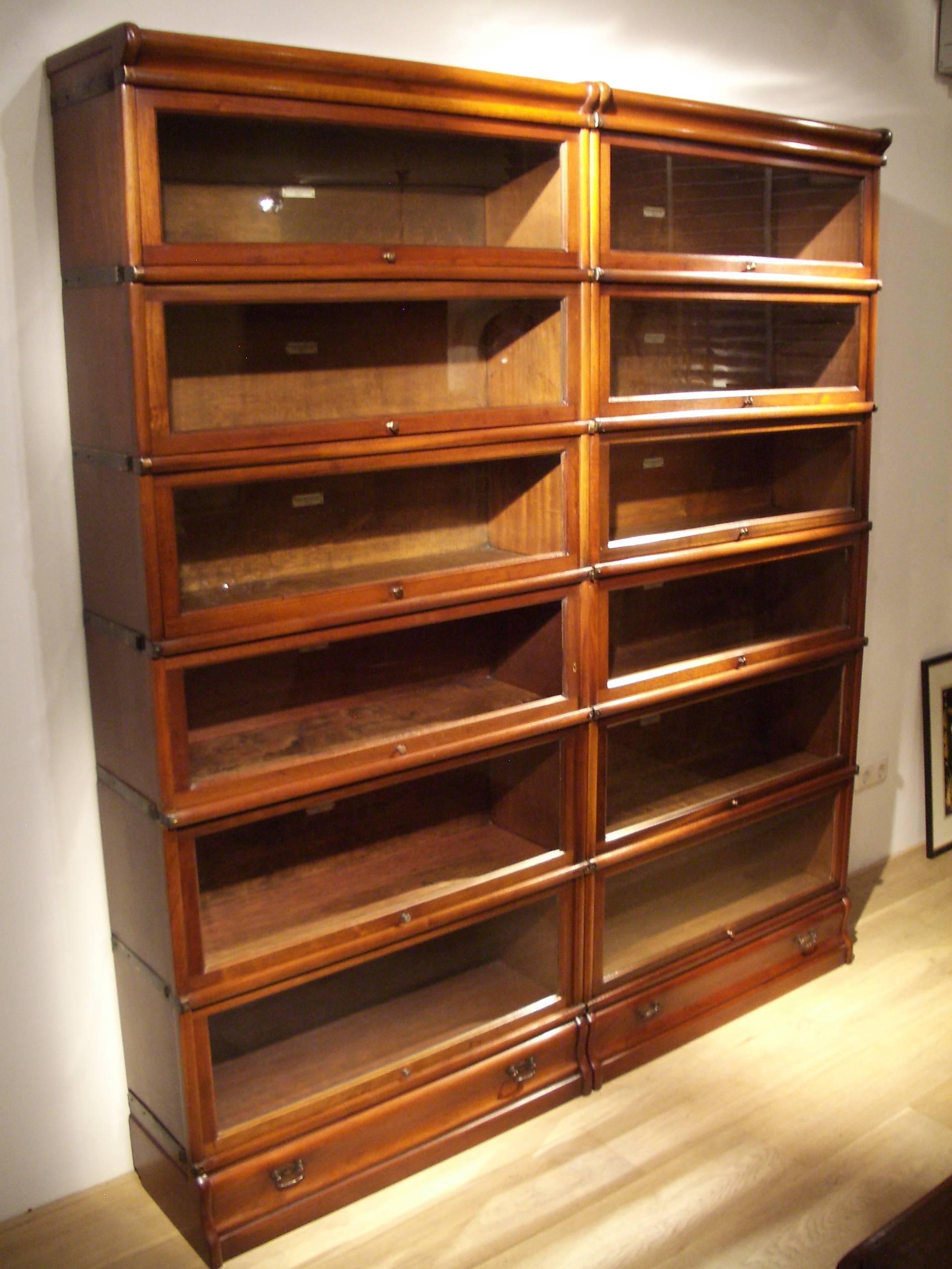 Original Mahogany Globe Wernicke Bookcase in Perfect Condition In Excellent Condition In Eindhoven, NL