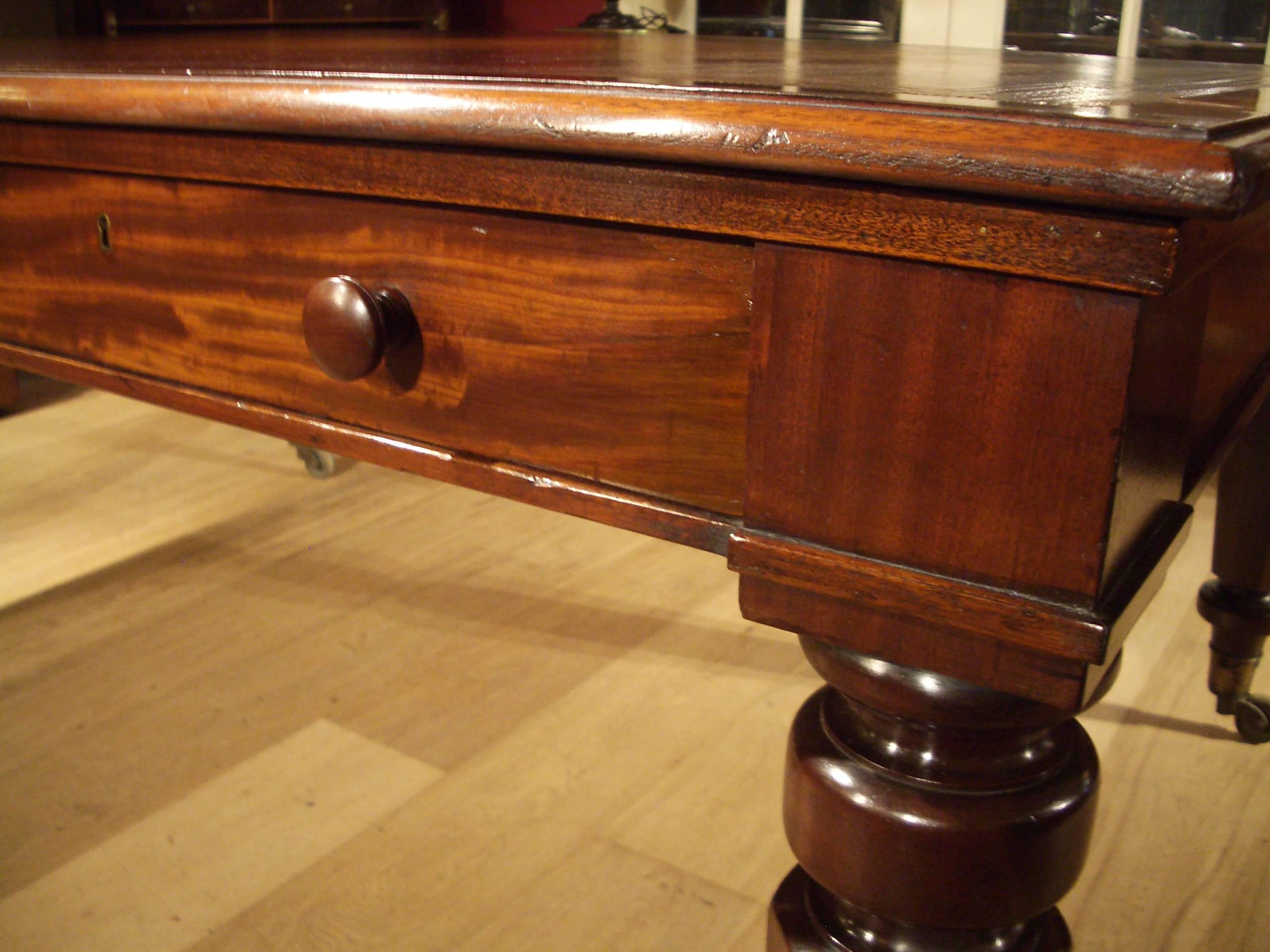 William IV Mahogany Library Table/Writing Table In Excellent Condition In Eindhoven, NL
