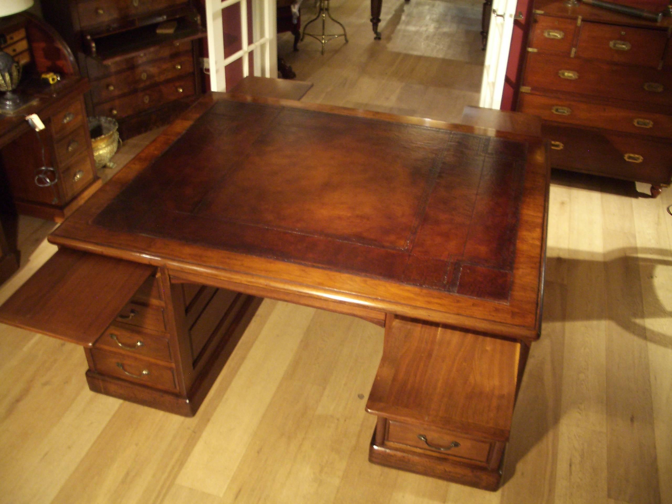 Big Antique Walnut Partners Desk In Excellent Condition In Eindhoven, NL