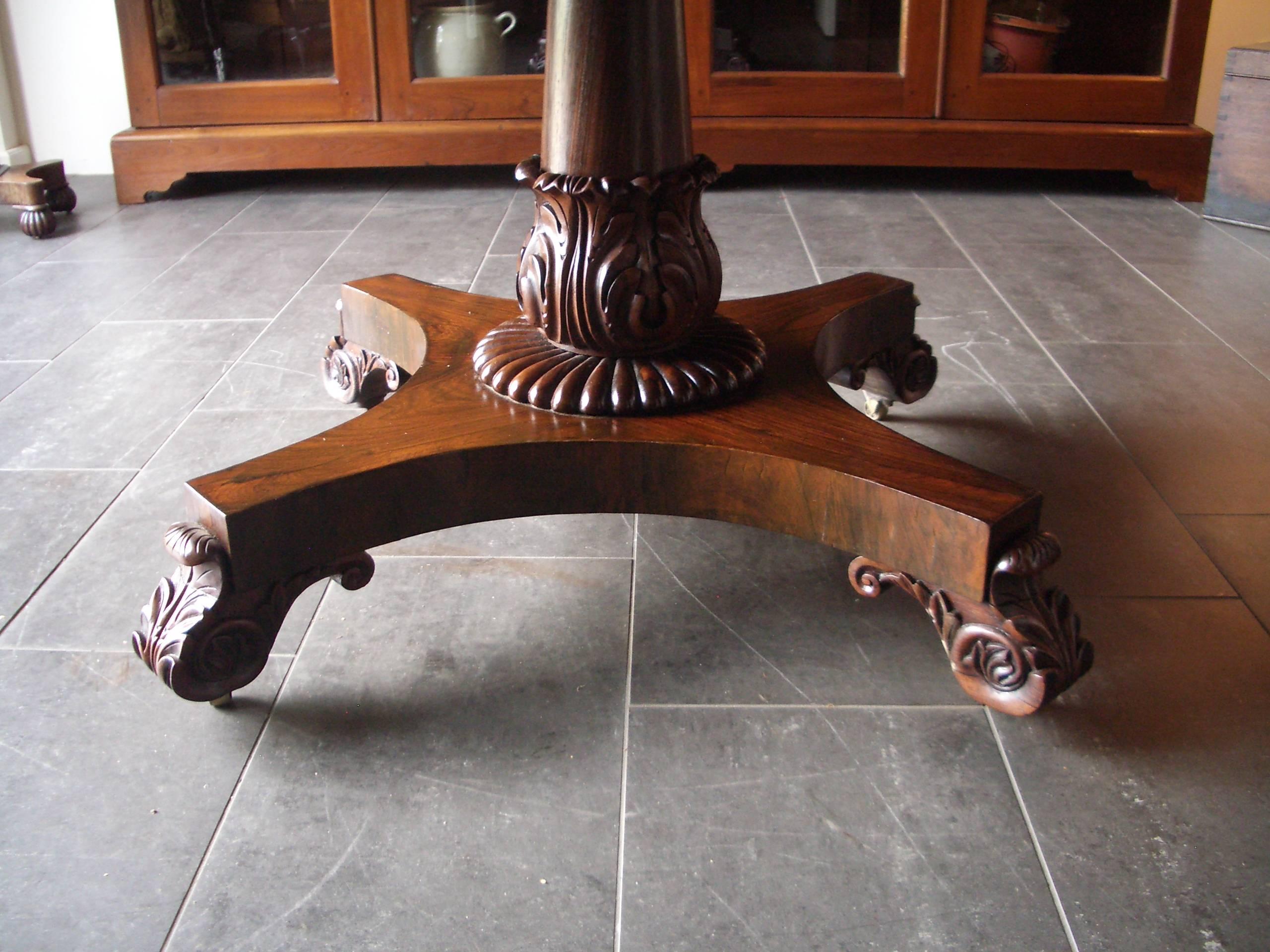 William IV Rosewood Round Dining Table In Excellent Condition In Eindhoven, NL