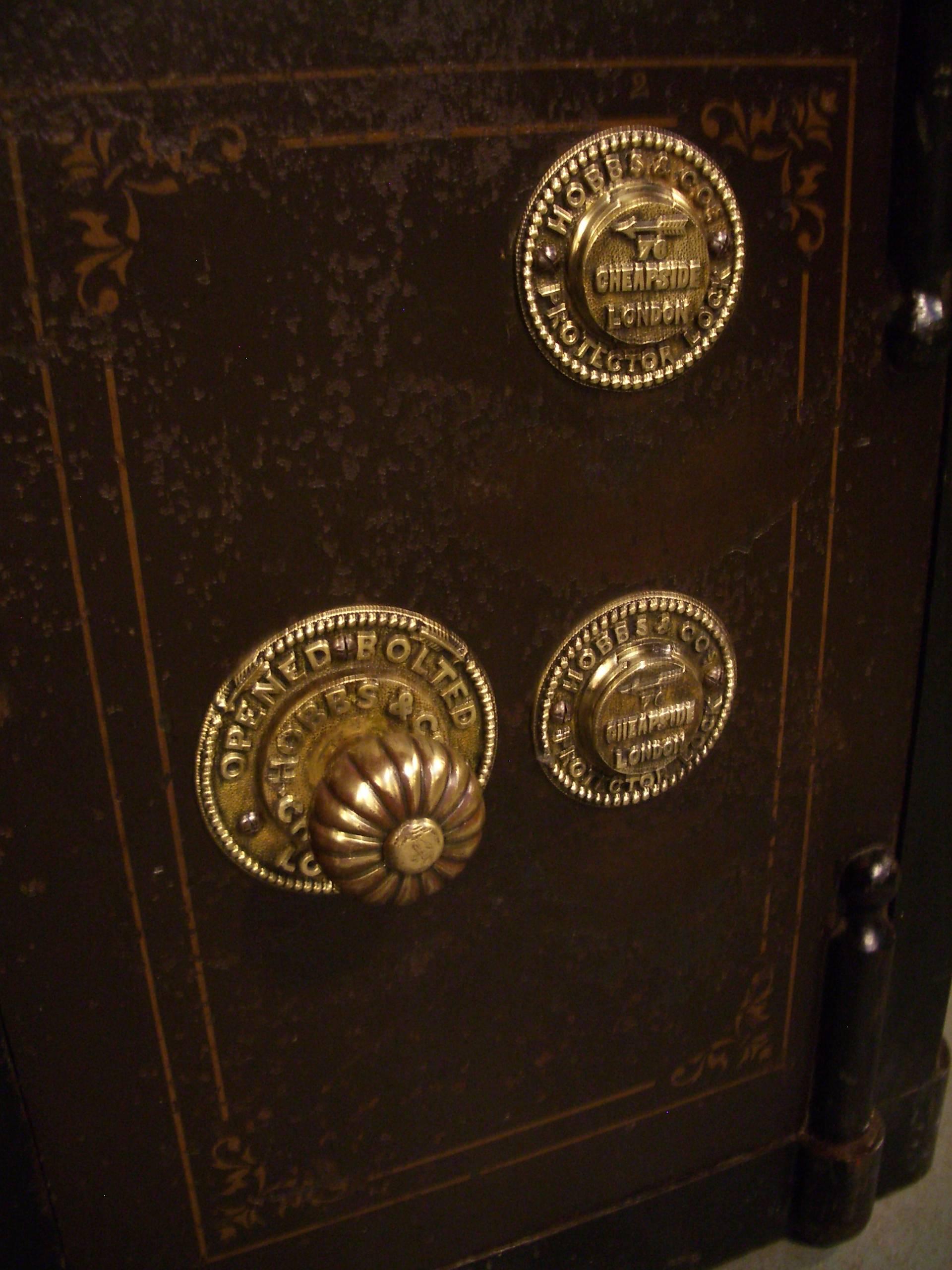 Impressive safe made by the company Hobbs & Co. Londen United Kingdom
The unique feature of this safe is that it has two protector locks. To this day these locks are very difficult to open without the key.

The safe is in beautiful original