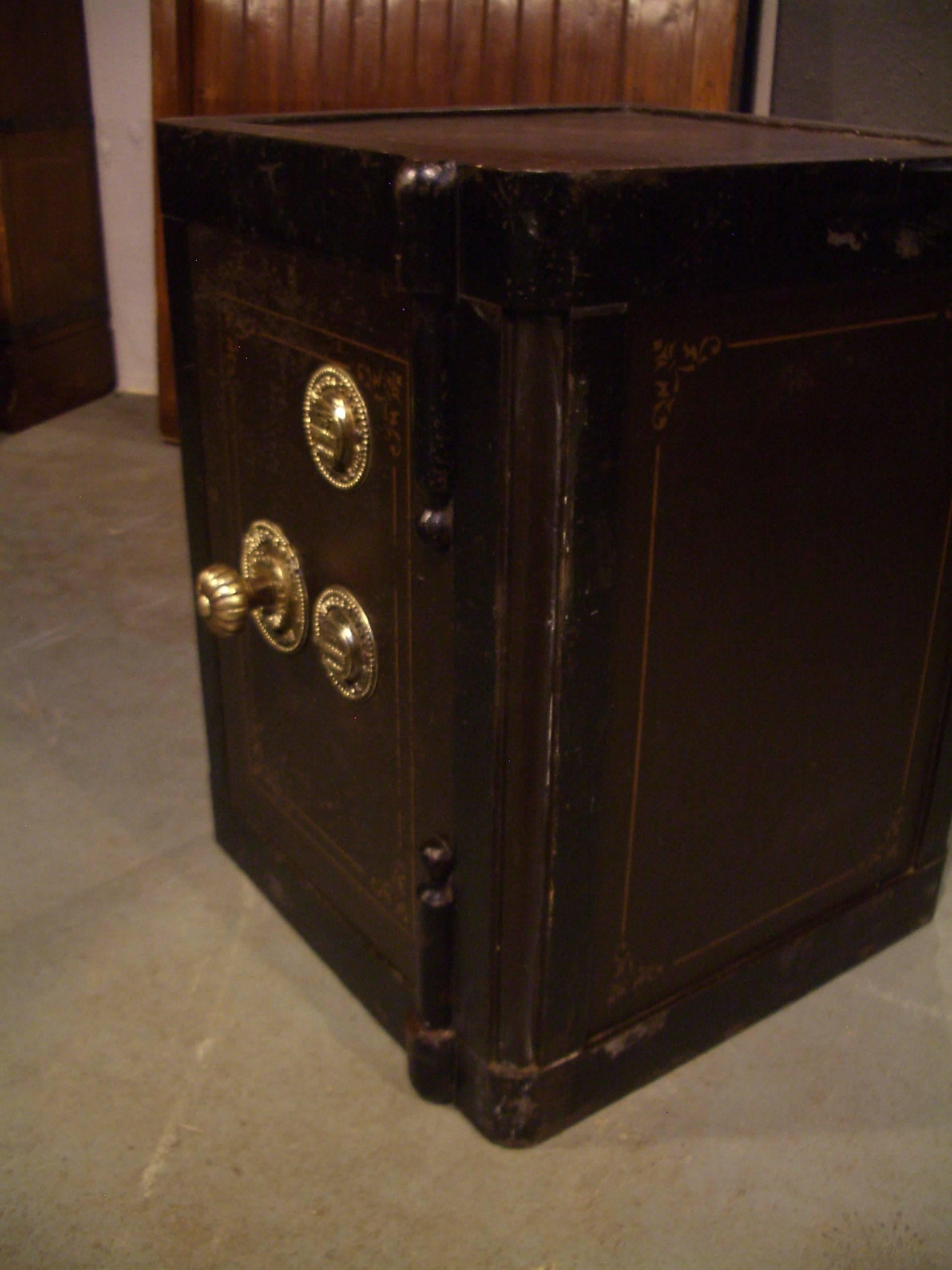 Impressive 19th Century Hobbs & Co Safe In Excellent Condition In Eindhoven, NL