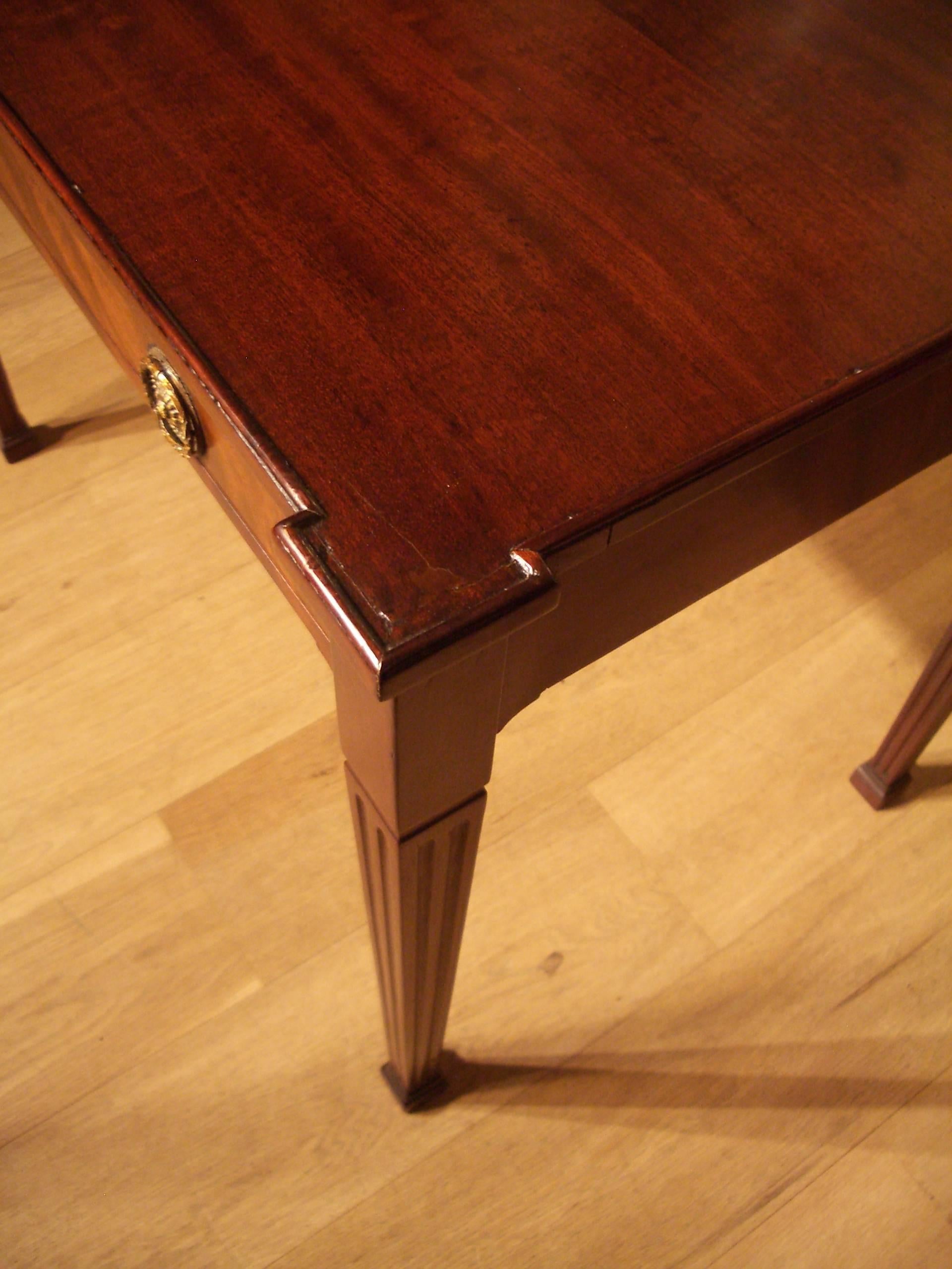 Early 19th Century Dutch Mahogany Tea Table In Excellent Condition In Eindhoven, NL