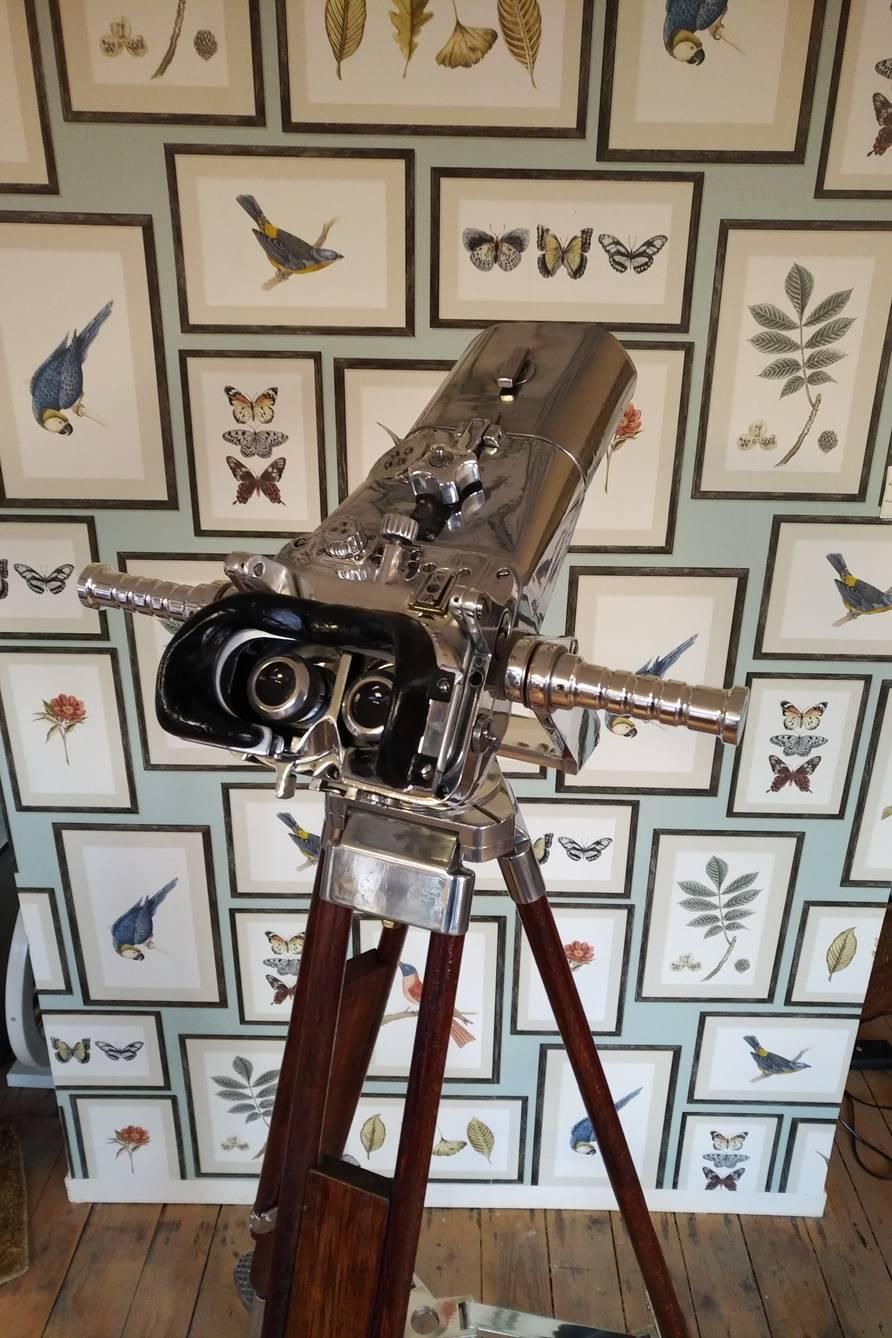 A blc (Zeiss) 12 x 60 (45 °) binoculars. These binoculars were used by the German army in the 2nd World War at the air defensive shield. They were also used by the navy. Polished aluminum and steel, individually adjustable for each eye, adjustable