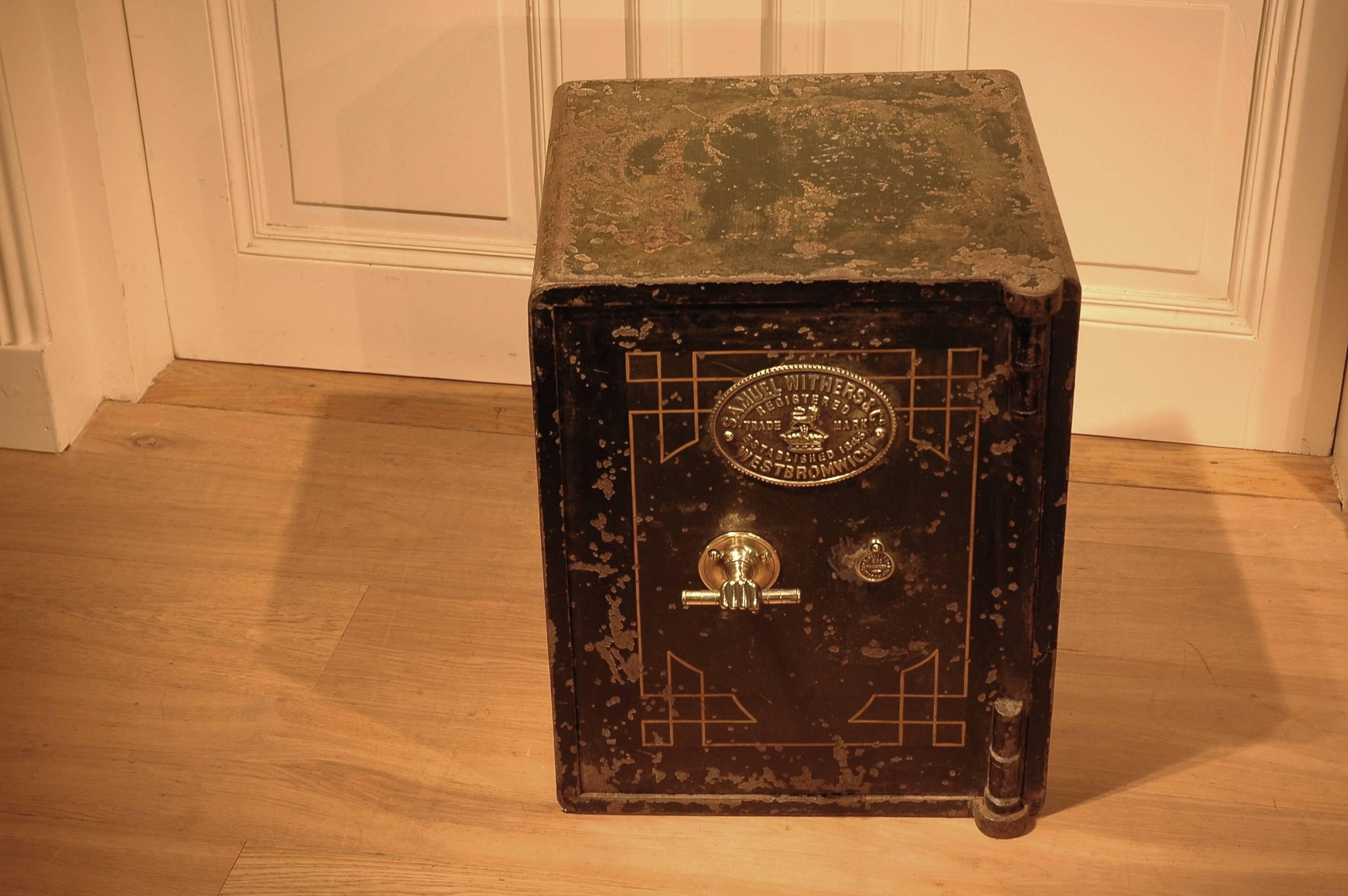 Beautiful antique English safe, completely in original and very good functioning condition. Beautiful lived character. This strongbox is manufactured by the company Samuel Withers & Co from West Bromwich. Inside is an extra drawer with own lock.