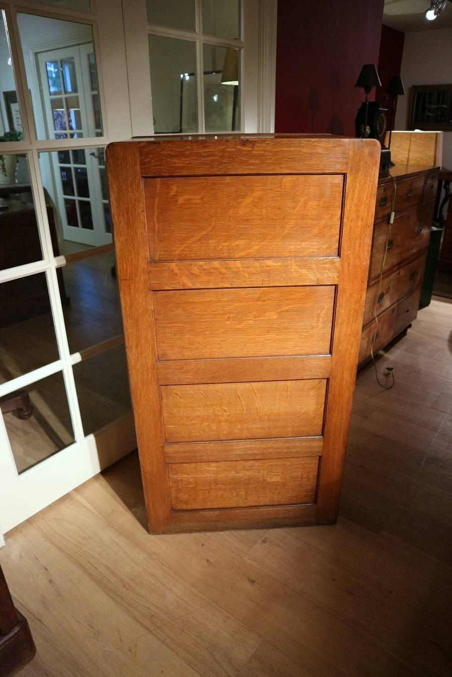 Oak Filing Cabinet In Excellent Condition In Eindhoven, NL