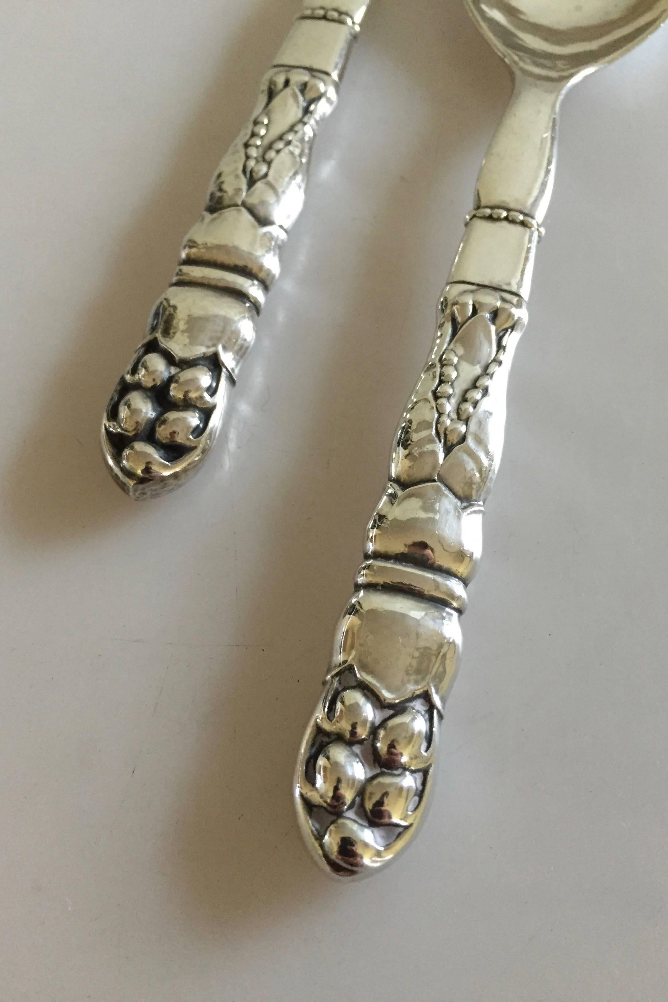 Georg Jensen sterling Silver 'Ornamental' Salatservers #54.

Measures: 22 cm L (8 21/32