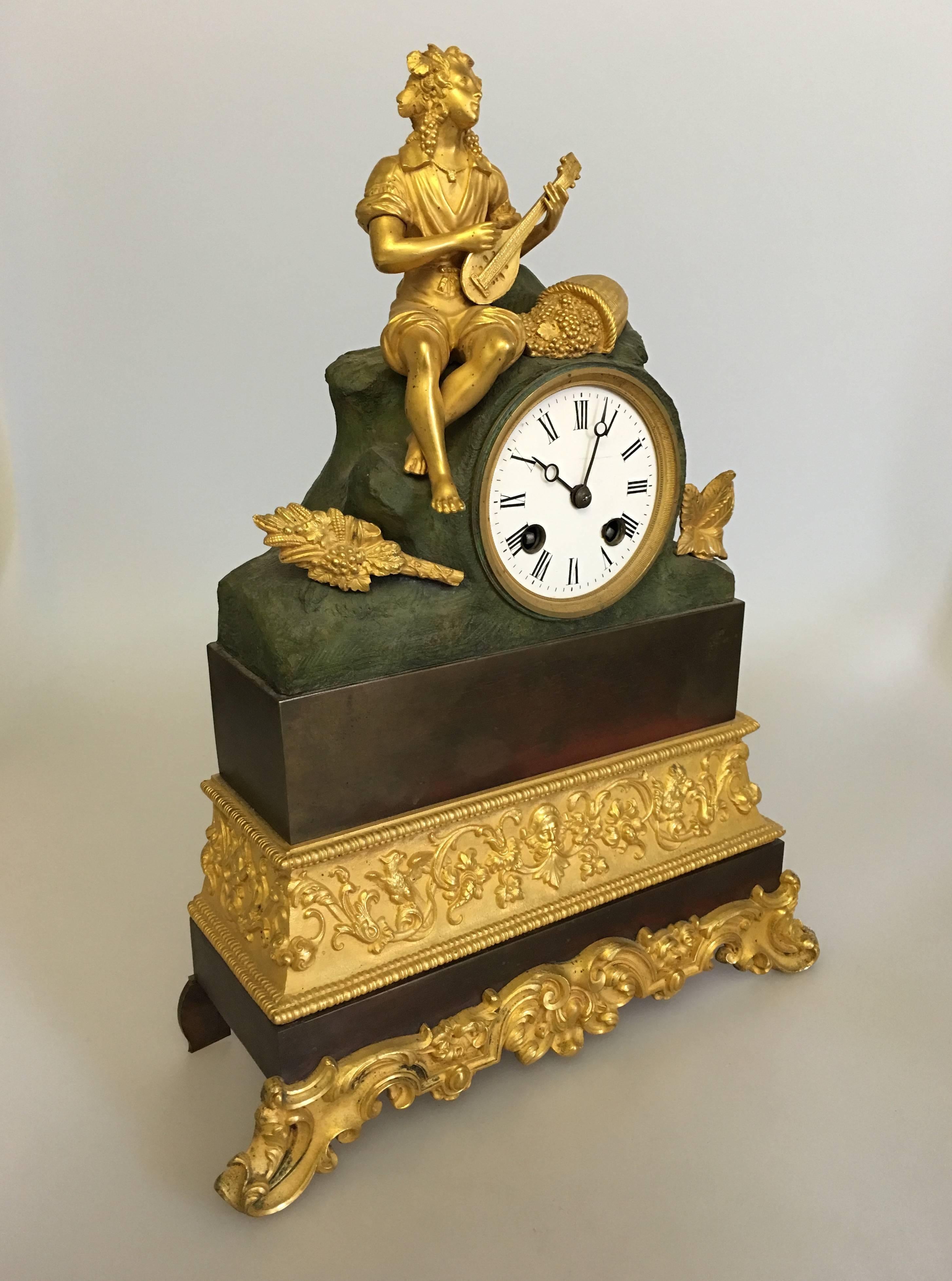 Antique Bronze and Partly Gilded Bracket Clock, with sculpted Dionysus sitting on top. Made by Lenzkirch. In good condition, but the key is missing. 

H: 37 cm W :29 cm D: 10 cm.o
