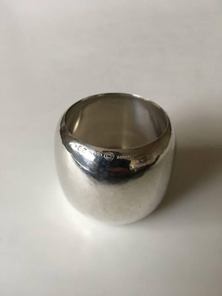 Georg Jensen sterling silver napkin ring no 29A. Measures: 3.5 cm diameter, 3.8 cm wide. Weighs 41 grams from after 1945.