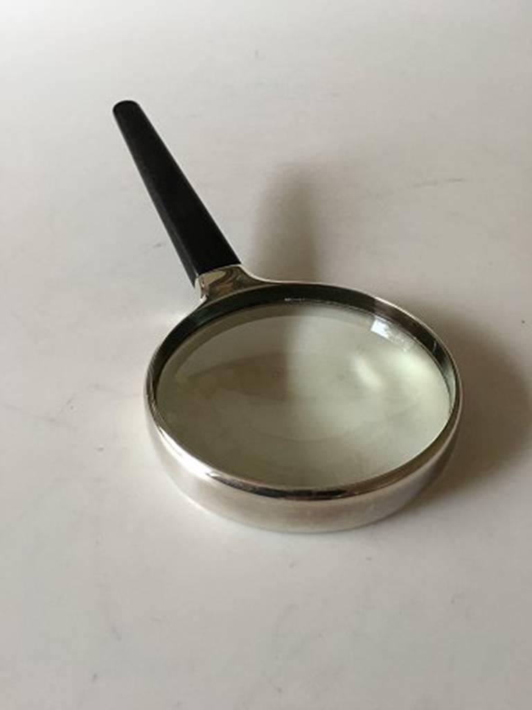 Georg Jensen sterling silver magnifying glass no. 392 with ebony handle by Henning Koppel. Weighs 230 grams. Measures 8.5 cm diameter.