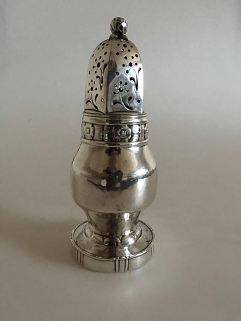 Georg Jensen silver sugar castor in Art Nouveau style from 1904-1910. Measures: 16 cm H (6 19/64 in.). Tilting to the one side a little bit, but otherwise in nice condition, considering its age. Weighs 138 grams (4.85 oz).