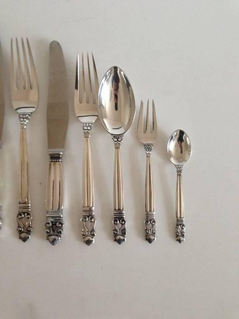 Georg Jensen acorn sterling silver flatware set for six persons 42 pieces with old marks.
Most pieces with marks from the 1930s.

The set consist of:

Six dinner knifes 23 cm/9 1/20