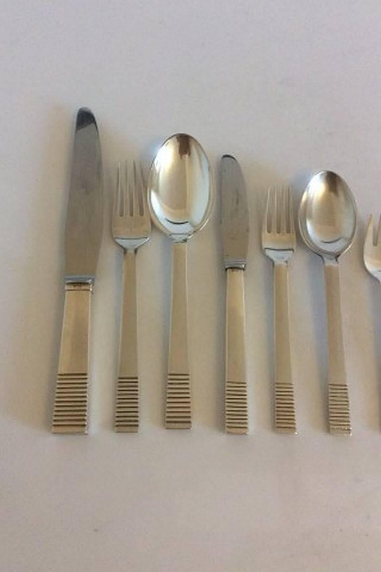 Georg Jensen sterling silver parallel flatware set of 70 pieces.

The set consist of:

Eight dinner knife 22.5cm / 8 7/8