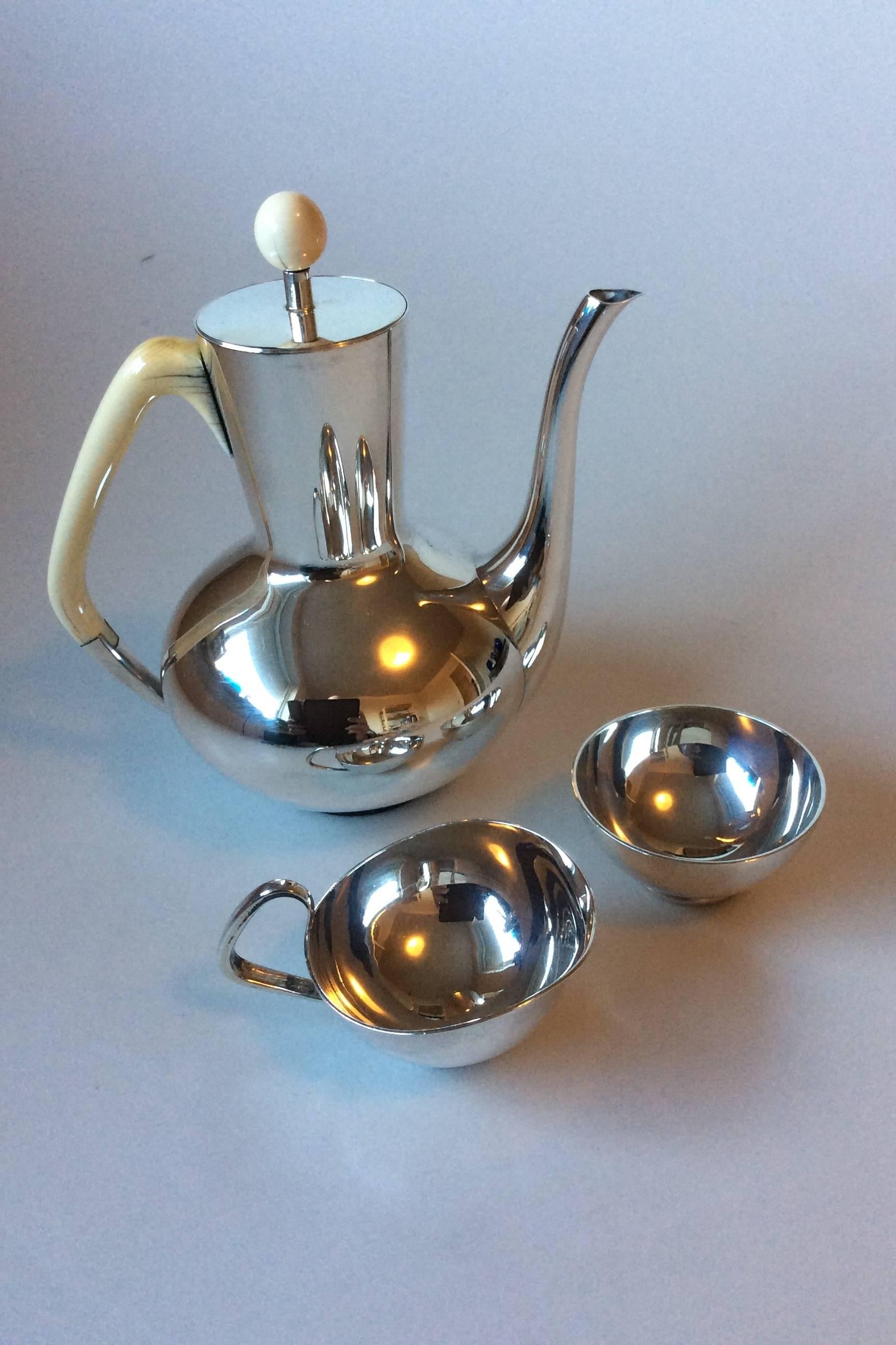 F. Hingelberg sterling silver mocca service by Svend Weihrauch.

Measures:
Mocca pot 16.5 cm / 6 1/2" 
Creamer 8.3 cm / 3 1/4" bred.
Sugar 6 cm diameter / 2 1/3"

Total weight 270 gram / 9.5 oz.