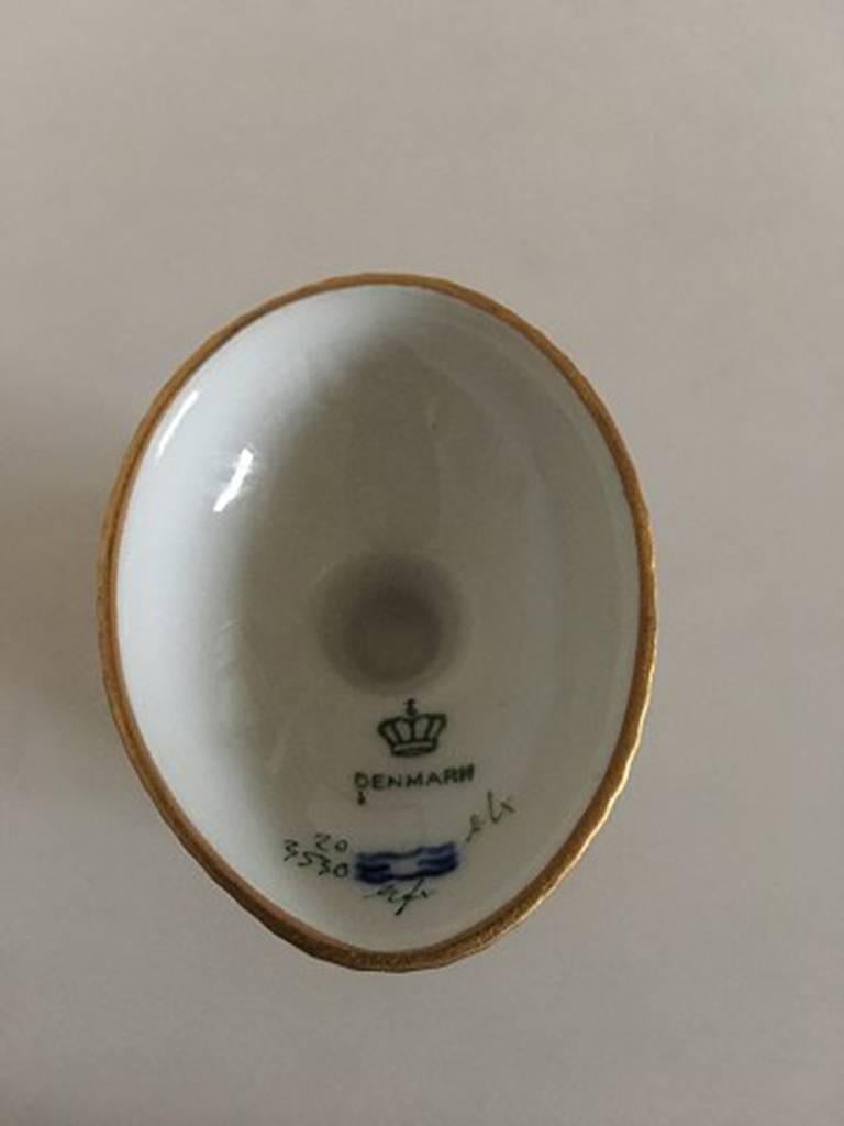 Royal Copenhagen Flora Danica egg cup #20/3530. Measures: 5.5 cm (2 11/64 in) height, 4.5 cm diameter (1 49/64 in). In perfect condition.