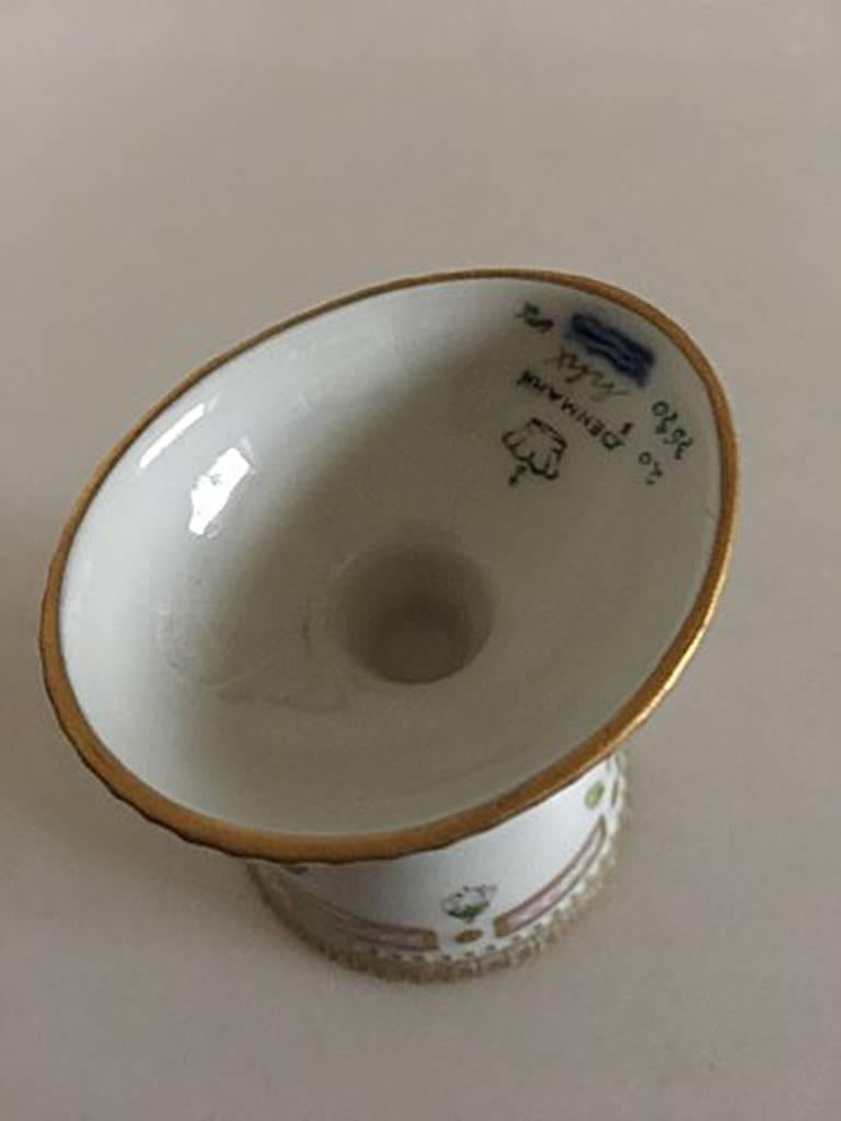 Royal Copenhagen Flora Danica egg cup #20/3530. Measures: 5.5 cm (2 11/64 inches) height 4.5 cm diameter (1 49/64 inches). In perfect condition.