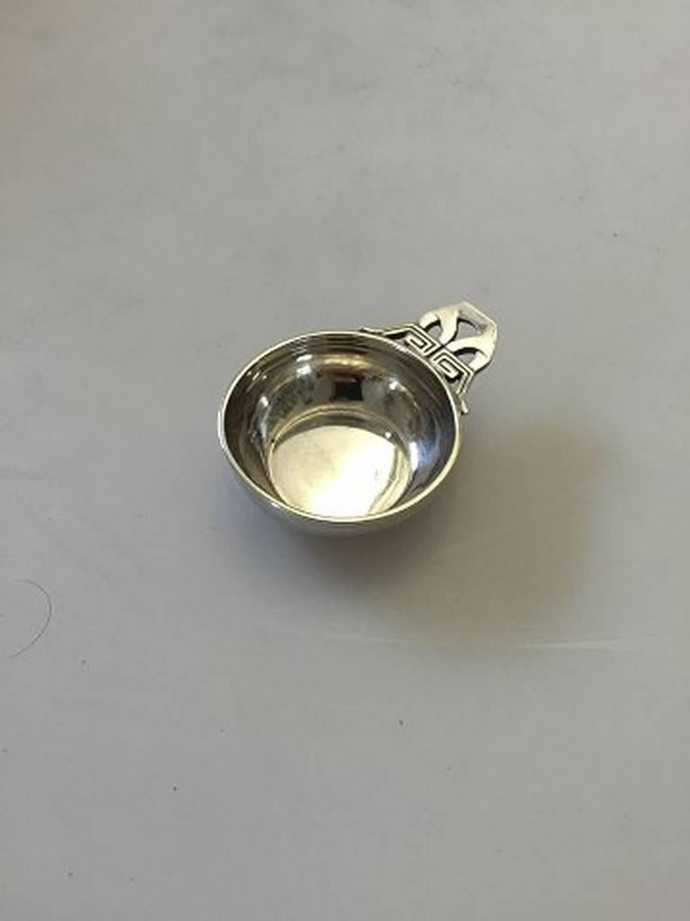 Georg Jensen Salt celler in sterling silver #402. Measures: 5.5cm and is in good condition.