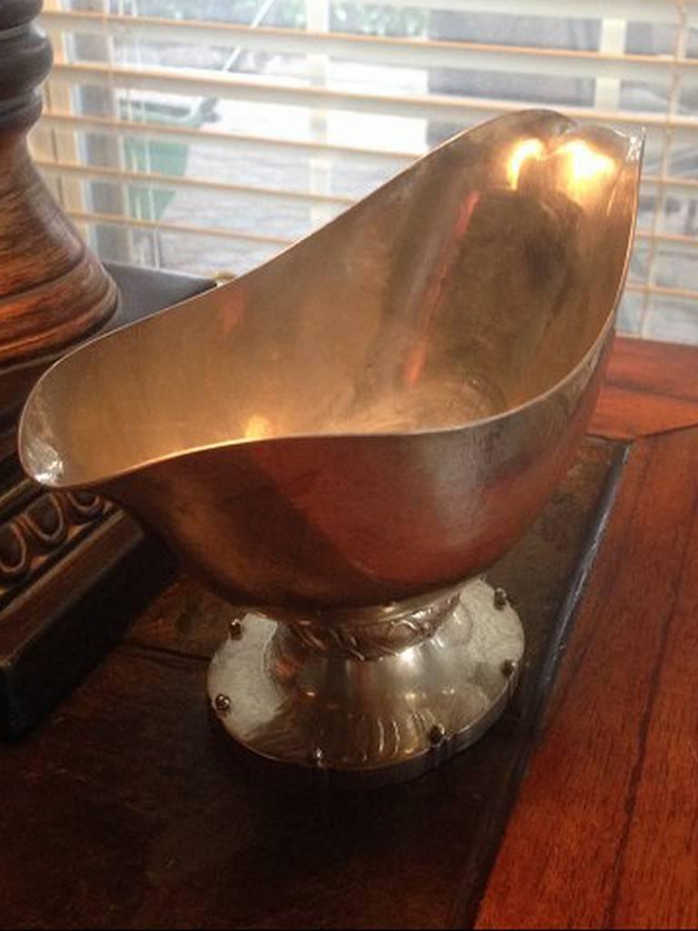 Georg Jensen sterling silver gravy boat #177. Measures 12.7 cm x 20.6 cm x 9.5 cm and is in perfect condition. Measures: 5 in. height x 8 1/8 in. length x 3 3/4 in. width.