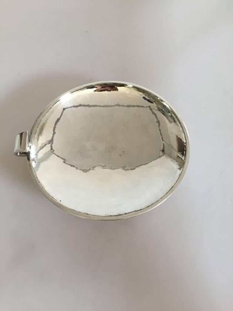 Hans Hansen sterling silver bowl from 1936 by Karl Gustav Hansen. Measures 16.8cm diameter and 4.2cm high (6 3/5 in diameter (1 5/8 in). Weights 286 gram / 10.1 oz.