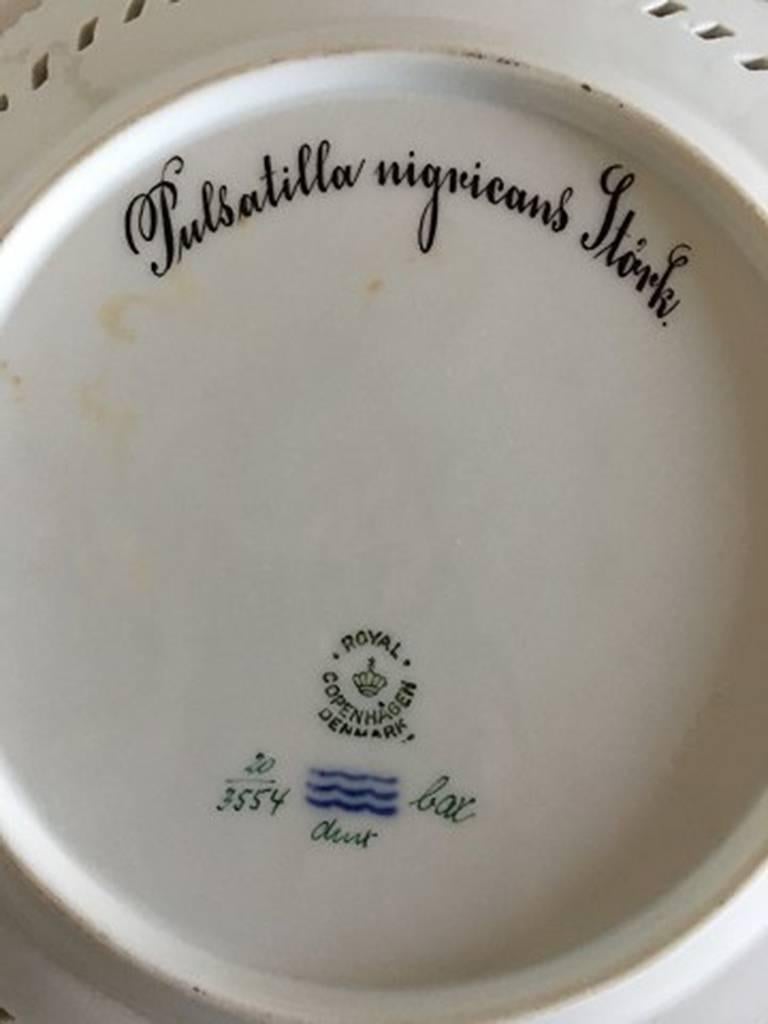 Royal Copenhagen Flora Danica luncheon plate #20/3554 with pierced border. Latin name: Pulsatilla Nigricans. Measures: 23 cm (9 1/16 in). 1st quality. In perfect condition.