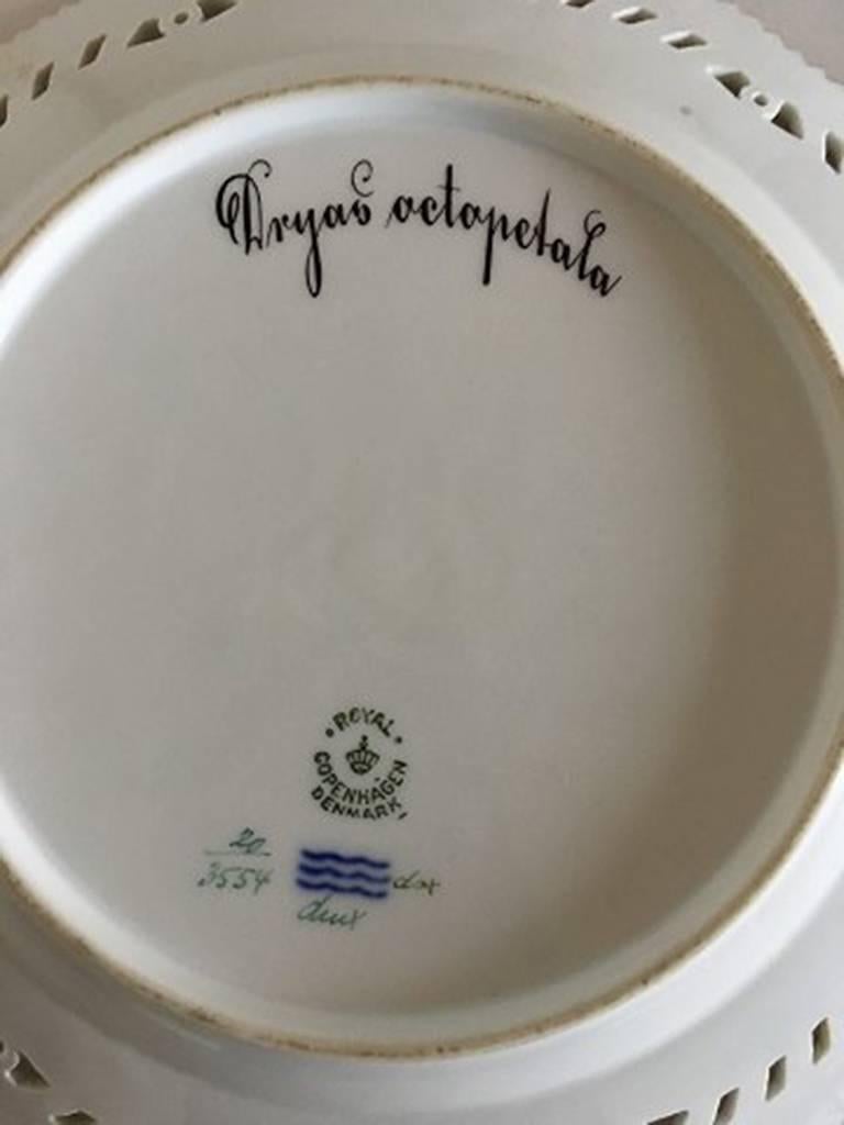 Royal Copenhagen Flora Danica luncheon plate #20/3554 with pierced border. Latin Name: Dryas Octopetala. Measure: 23 cm ( 9 1/16 in). In perfect condition.