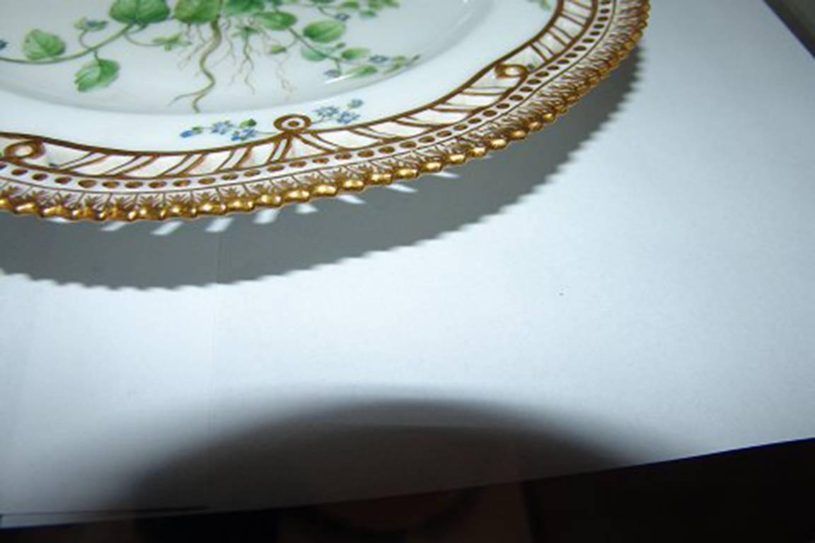 Royal Copenhagen Flora Danica openwork breakfast plate #3554. Latin name: Veronica Polita Fr.
Dates from: Pre 1923. Has a small rep on the edge. Measures 22.5 cm / 8 7/8 in.