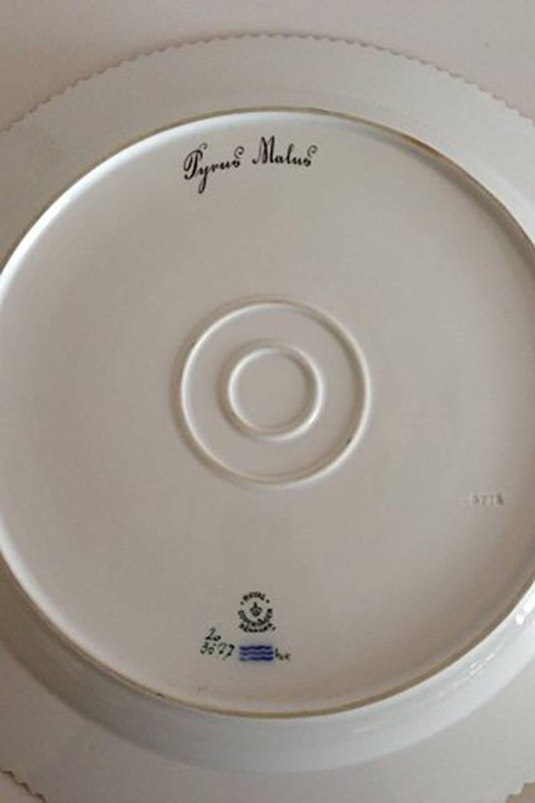 Royal Copenhagen Flora Danica large round serving tray #3577.
Measures: 38.5 cm / 15 1/6 inches.
In perfect condition.