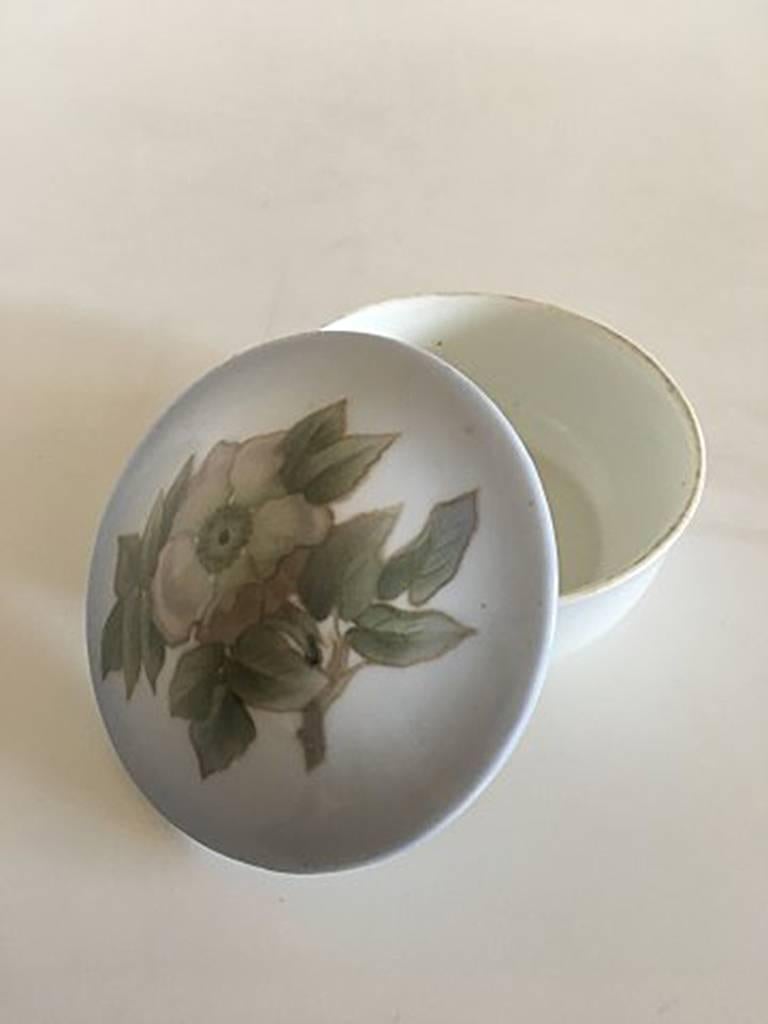 Royal Copenhagen Art Nouveau lidded bowl with flower motif #173/1. 5 cm H (1 31/32 in). 9 cm dia (3 35/64 in). 1st quality. In good whole condition