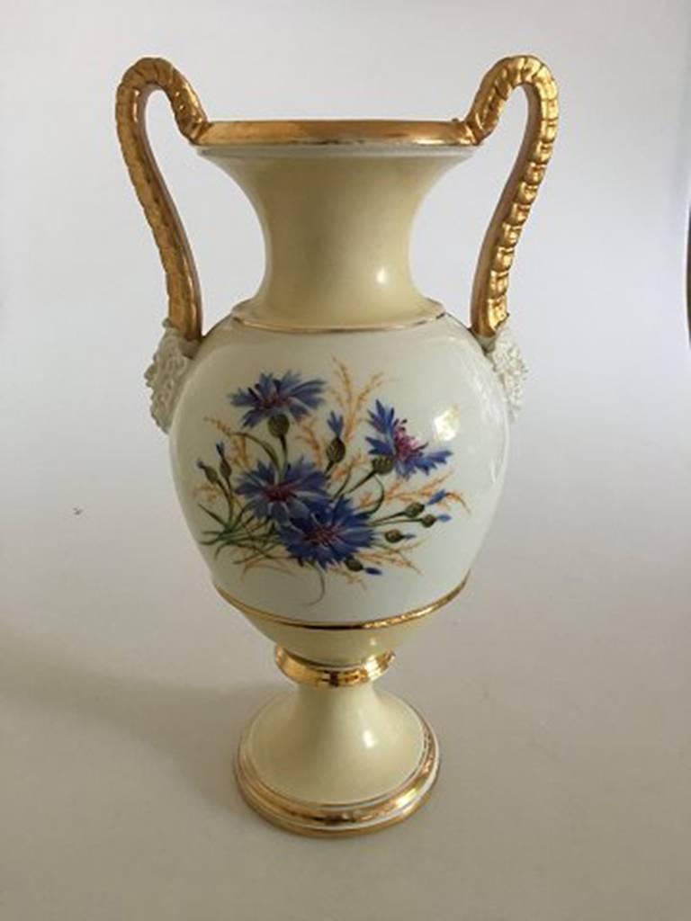 Bing and Grondahl early vase with over-glaze decoration and Roman/Greek bisque head

Measures 34cm/13 2/5 in. and is in good condition. Light gold wear.