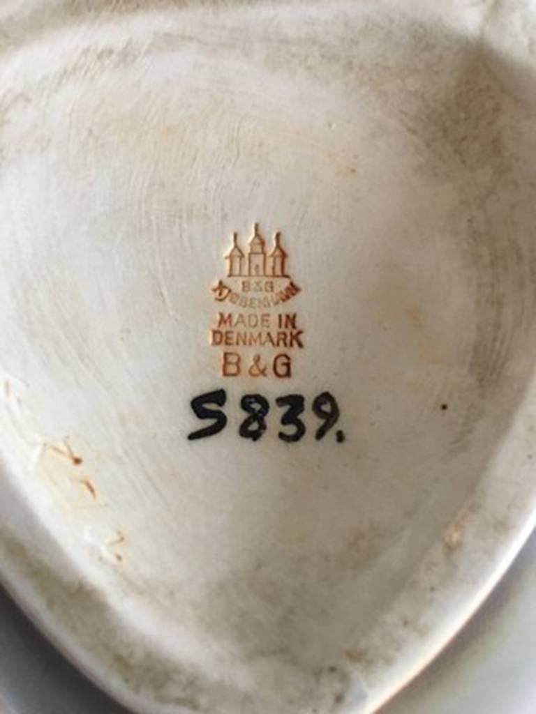 Scandinavian Modern Bing & Grondahl Stoneware Bowl in Egg Shell Glaze #S839 For Sale