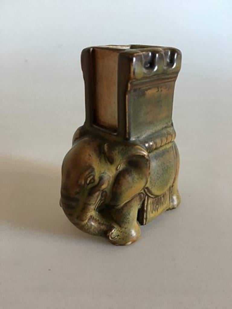 Bing & Grondahl stoneware elephant / matchstick holder #2125M. In good condition. Measures: 9.5 cm H (3 47/64 in.).