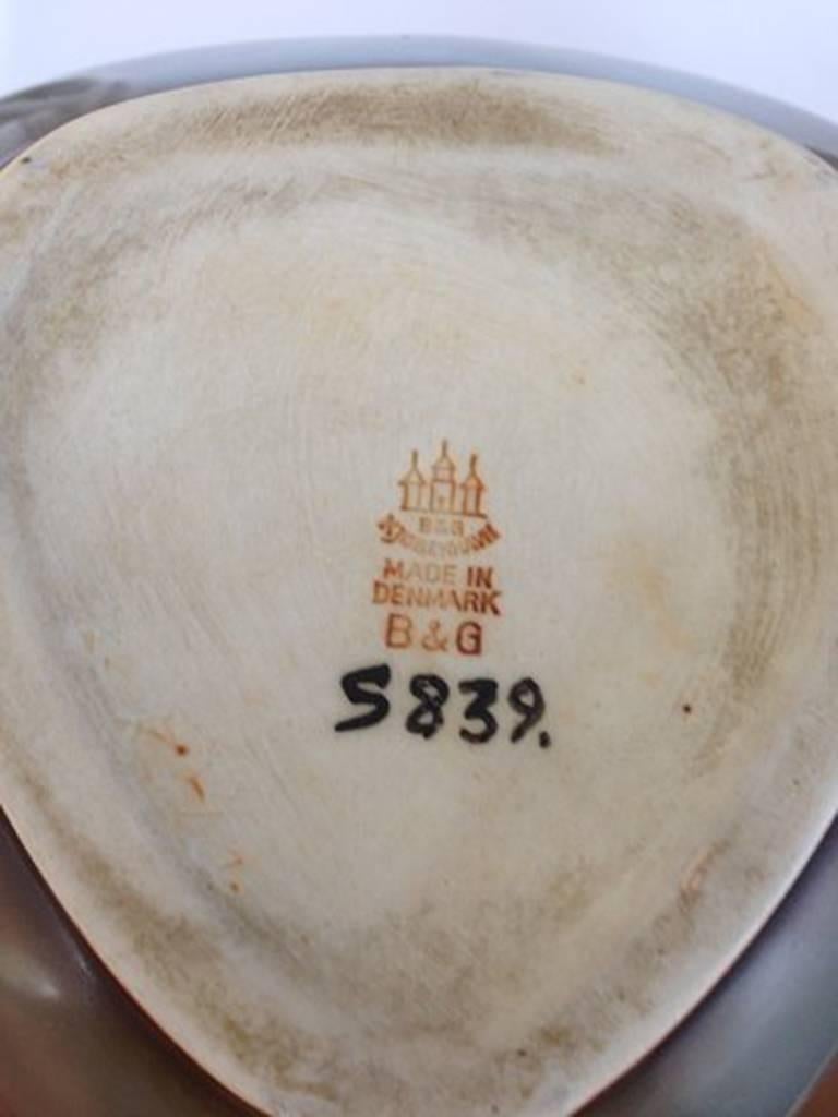 Scandinavian Modern Bing & Grondahl Stoneware Bowl #S839 For Sale