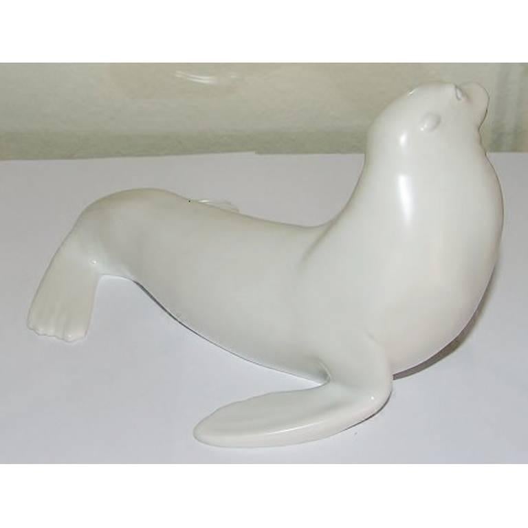 Bing & Grondahl seal in matt iron porcelain 2151/M
Measure: 20.5cm. In good condition.