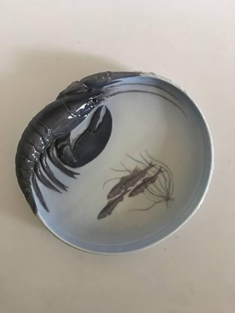 Royal Copenhagen Art Nouveau bowl with lobster no. 485. 1st quality, in perfect condition. Measures: 27 x 25 cm (10 5/8 in x 9 27/32 in).