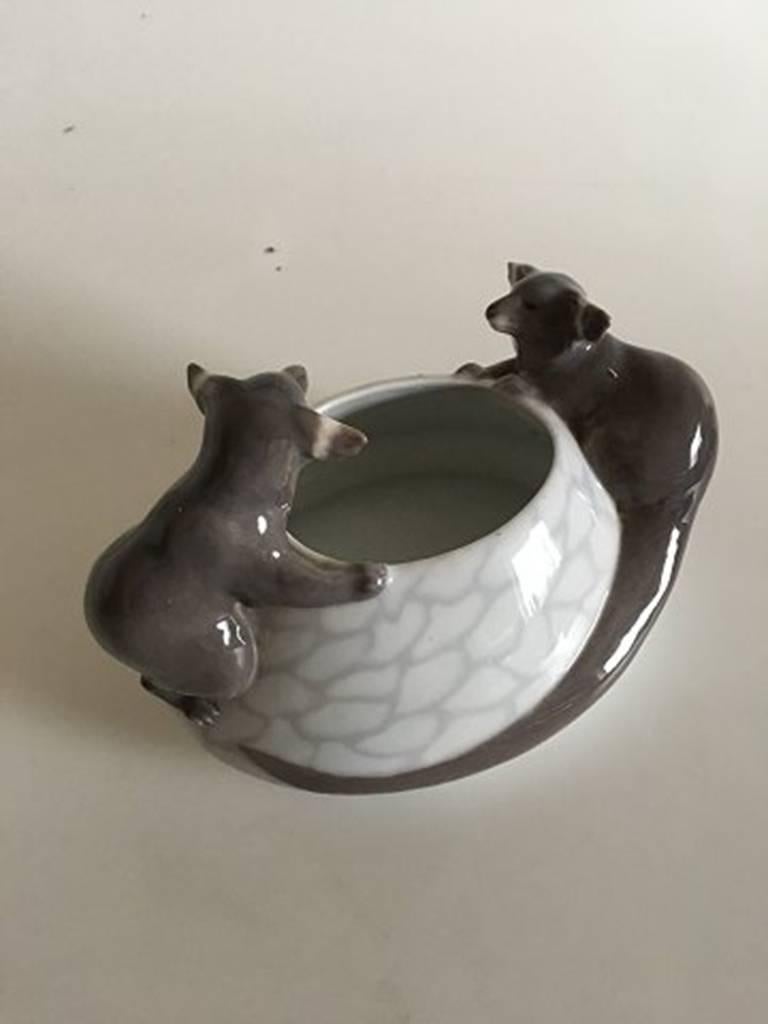 Royal Copenhagen Art Nouveau bowl with two otters #601. Measures 20 cm (7.87 in) and is in good condition.