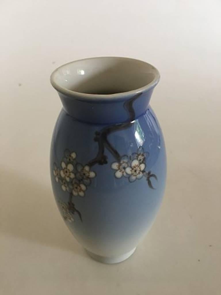 Bing & Grondahl Art Nouveau vase 433/5420. Measures 19cm and is in good condition.