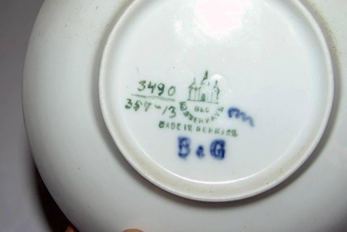 Bing & Grondahl Wall Plate with Landscape Motif #3490/357-13. Measures 13cm and is in good condition.