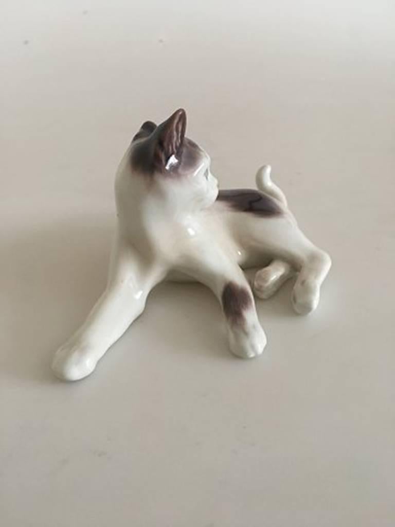 Dahl Jensen figurine cat with spots #1005. Measures 14cm and is in good condition. Marked as a second.