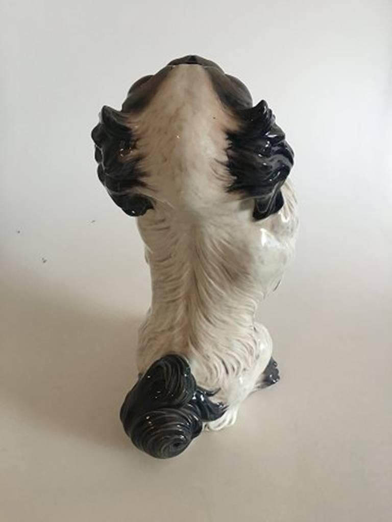 Dahl Jensen figurine of dog. Large Pekingese #1169.

Measures: 38 cm tall (14 61/64 in.), 16 cm wide (6 19/64 in.)

Marked as a second.