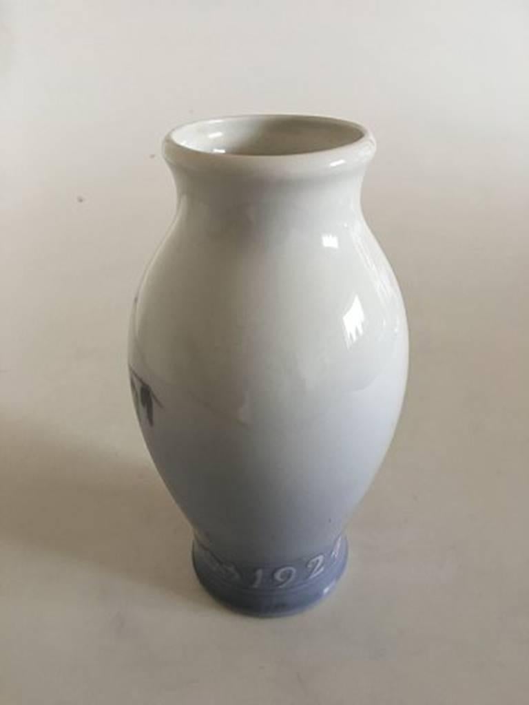 Royal Copenhagen Easter vase, 1924. Measures: 19 cm high and is in good condition.